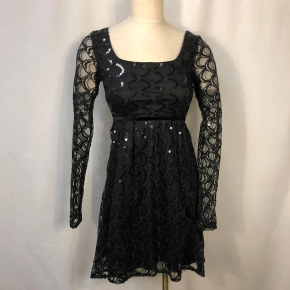 Emmelee Dress‎ - Picture 1 of 7